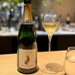 マンサルヴァ - 以前に、同じ作り手さんのをいただきましたが、こちらはブラン・ド・ブラン。
      インパクトは完全に青リンゴ！
      よりキリリとしていて、ほのかないい苦味を残します。