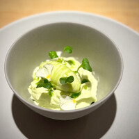 マンサルヴァ - 出たよ(^^)
                      マンサルヴァらしい冷前菜。やっぱり美味しいんだよね。
                      アイスやムースになったアスパラの下に、軽く火入れした半生のオマールちゃん♪