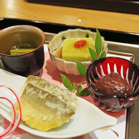 味処えんどう - 枝豆豆富、モロヘイヤとコリンキの浸し 、無花果の甲州煮、鮎の天ぷら
