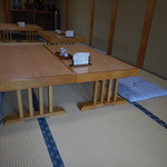 かわ広 - 座敷テーブル