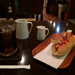 カフェステーションラピッド - Aセット、ホットドッグとアイスコーヒー350円