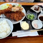 味処みずほ - ロースかつ、特大エビフライ膳(土日数量限定)
