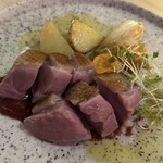 ビストロビュベール - 鴨のロースト 麦みそフランボワーズソース