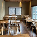 鮨割烹 海宮 - 2階テーブル席へ