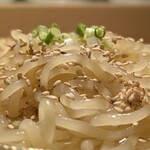 近江牛ホルモン いるもん - キンキンに冷やされた弾力のある盛岡麺