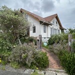 donner - 塀の無い庭から玄関までのｱﾌﾟﾛｰﾁが､もうstory