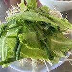 Quán Hủ Tiếu Thịt Bằm - rau xà lách, hẹ và giá