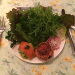 ペンションシルバーフォックス - 前菜：タマネギとベーコンのキッシュ／アボカドサーモン