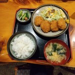ますや食堂 - 『ヒレカツ定食』。お肉はもちろん、味噌汁も絶妙。