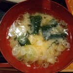 ますや食堂 - 味噌汁は3種類の味噌を合わせた、こだわりの味。