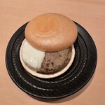 鮨 山口 - アイス わさび(左)   蜂蜜胡桃