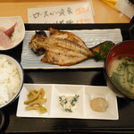 鱗介領 信海 食事処 - 干物御膳（1500円）