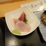 鱗介領 信海 食事処 - 干物御膳・刺身