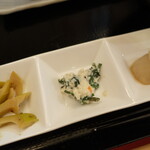 鱗介領 信海 食事処 - 干物御膳・付け合わせ