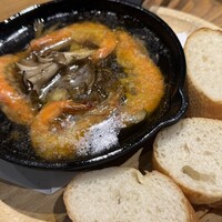 Seafood bar Ermitage 横浜鶴屋町店 - ソフトシュリンプのアヒージョ