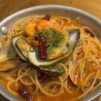 Seafood bar Ermitage 横浜鶴屋町店 - 魚介たっぷり絶望パスタ～アラビアータ風～