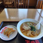 大衆食堂 半田屋 - 料理写真:揚げ餃子＆しょうゆラーメン