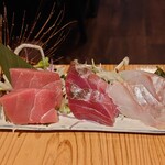 寿司と焼き鳥大地 - 大地の船盛 3点盛790円(税抜)