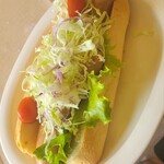 腸詰屋 芦ノ湖店 - キャベツに隠れてソーセージが2本