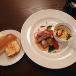 阪南洋風食堂クゥクゥ - 料理写真:令和7年5月 ランチタイム(11:00〜14:00)
本日セット 税込1600円
前菜、本日料理(お肉とお魚料理盛り合わせ)、パン、ドリンク