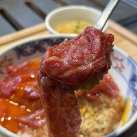 #ヒロキヤ六本木 - 飲める牛丼持ち上げてみた