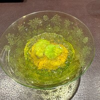 イル アオヤマ - そら豆のムースに近江牛のジュレ