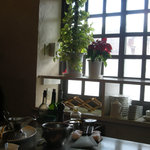 幸 - こじんまりとした店内