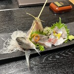 割烹 千代 - おまけ。来る直前に沖釣りした鯵を捌いてもらいました。油が乗ってた