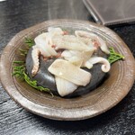 割烹 千代 - このお店の名物、イカの焼き物。お刺身でも食べられる採れたてのイカを贅沢に焼いて食べました