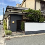 割烹 千代 - 外観。こっちがカウンターの入口