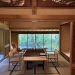 あさば - ここで️食事、せせらぎと藤棚と枝垂れ桜と