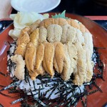 お魚いちば おかせい - 訪問日 2025.6.8(日)
      見えていない下にも雲丹が
      重なって盛ってあります