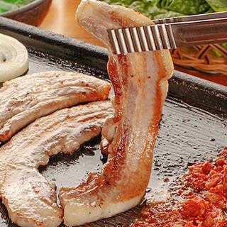 霧島山麓豚を使用した本格サムギョプサルは旨み豊かな味わい◎