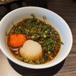 玄品 吉祥寺 ふぐ・うなぎ・かに料理 - ・純金鍋コラーゲン：スープにとろみとコクが加わる。 ・てっちり：鍋料理の王道。あっさりしていながらもコクがあるため、飽きがこない。 ・雑炊：ふぐの上品な旨味がスープに溶け出し、卵とご飯を加えて、最後まで楽しめた。