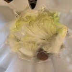 玄品 吉祥寺 ふぐ・うなぎ・かに料理 - ・純金鍋コラーゲン：スープにとろみとコクが加わる。 ・てっちり：鍋料理の王道。あっさりしていながらもコクがあるため、飽きがこない。 ・雑炊：ふぐの上品な旨味がスープに溶け出し、卵とご飯を加えて、最後まで楽しめた。