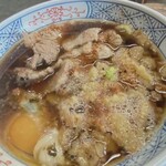 大助うどん - 豚バラ肉と揚げ玉、生卵をトッピング