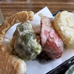 そば工房 篠 - そば粉の天ぷら盛り合わせパプリカ珍しい！