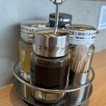 鶏白湯そば 鶏すけ - ｶｳﾝﾀｰ調味料①