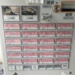 大助うどん - 肉盛り中の揚げ玉入りと生卵を追加で