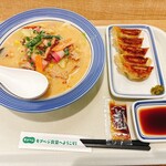 リンガーハット - 料理写真:長崎ちゃんぽん(低糖質麺少なめ)+餃子5個セット