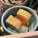 一粒一粒 - だし巻き卵のいくら醤油漬け添え