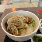 ビアンコ - 鶏の山賊焼き丼 