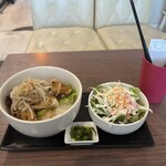 ビアンコ - 鶏の山賊焼き丼 600円