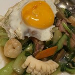 月苑飯店 - なかは、お野菜たっぷり 魚介 中華ハム！美味しい  お酢で味変もいい！