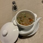 月苑飯店 - スタートは、あっさり胃に優しいスープ！