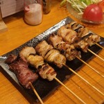 炭火焼とりもつ焼き 鶏冠 - 