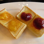 CAFE De Mur Blanc - ｢トースト・サラダセット｣のトースト