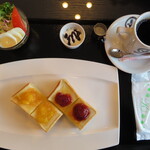 CAFE De Mur Blanc - 2025年の｢モーニングセット トースト・サラダセット｣715円