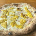 ピッツェリア フェリックス - 窯焼きとうもろこしとロースハムのピッツァ
