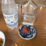 そば処 湧水 - 途中から炭酸割（梅干し入り）